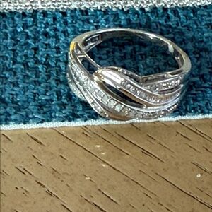 Elegant Silver Women's Ring